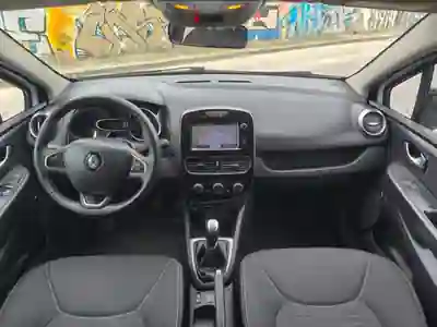 Renault Clio 2018 - 10950 EUR, 117726 km - AUTO.MOTO.pt - 117726km - foto 4 de 23