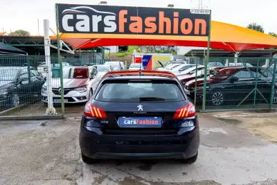 Peugeot 308 2018 - 12000 EUR, 185000 km - AUTO.MOTO.pt - 185000km - foto 13 de 17