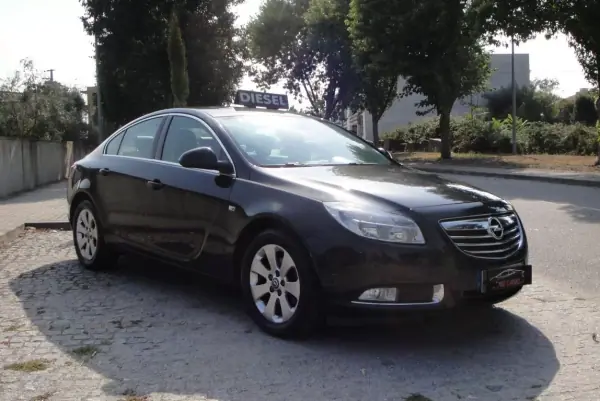 Opel Insignia 2012 - 9500 EUR, 210000 km - AUTO.MOTO.pt - 210000km - foto 2 de 9