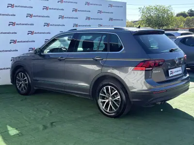 Volkswagen Tiguan 2018 - 18750 EUR, 170392 km - AUTO.MOTO.pt - 170392km - foto 11 de 21