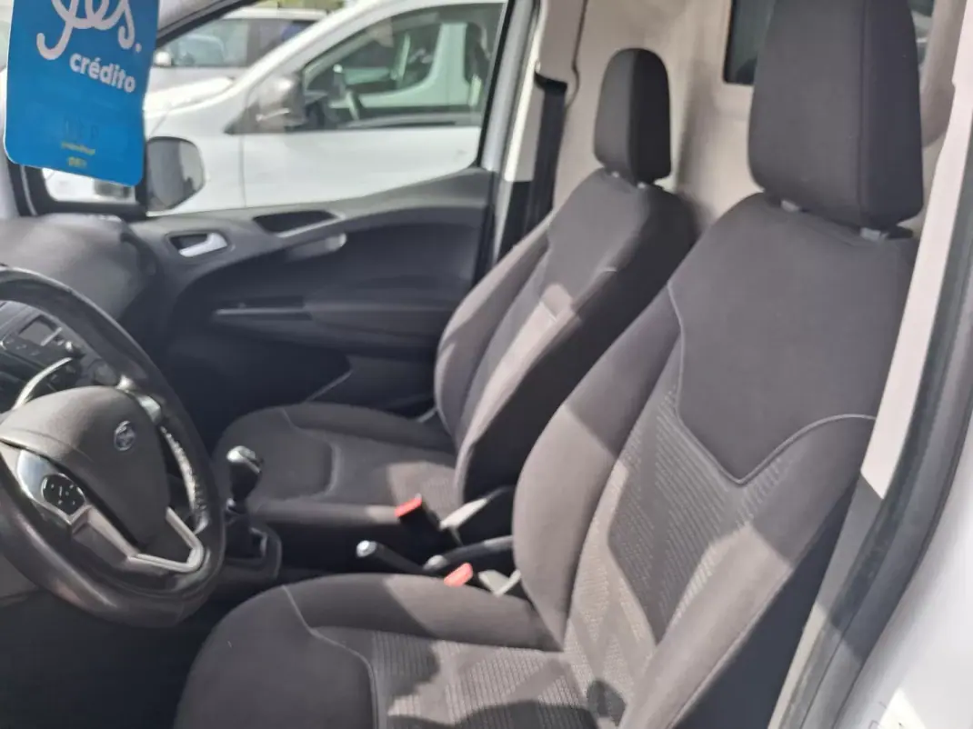 Ford Transit Courier 2019 - 9700 EUR, 214000 km - AUTO.MOTO.pt - 214000km - foto 14 de 15