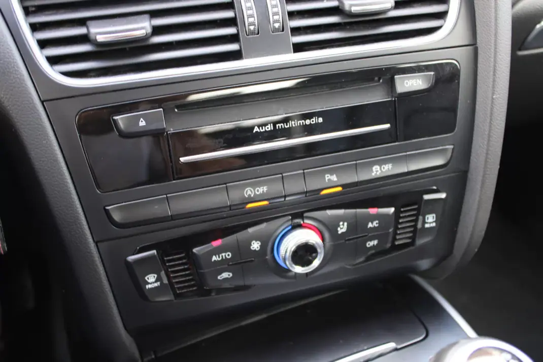 Audi A4 2014 - 14990 EUR, 168000 km - 168000km - foto 24 de 25