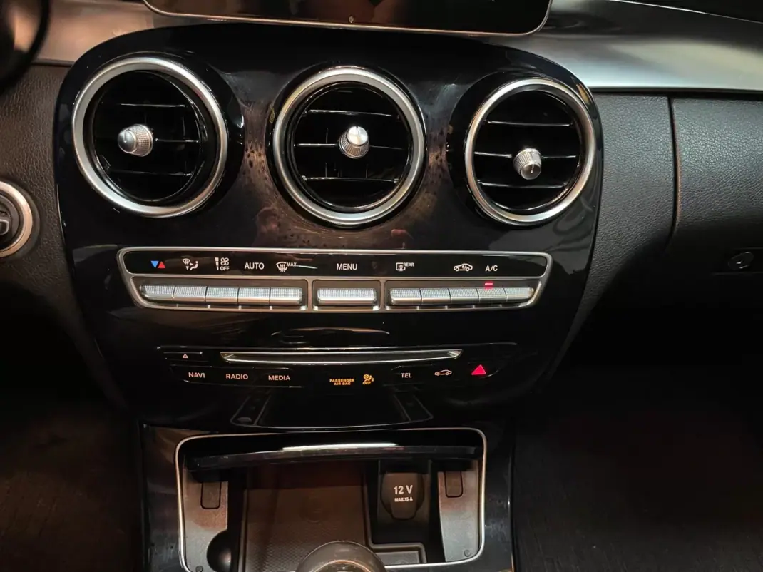 Mercedes-Benz C 180 2015 - 14950 EUR, 208000 km - 208000km - foto 14 de 20