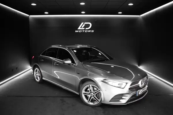 Mercedes-Benz A 250e Limousine 2021 — foto 2 de 13