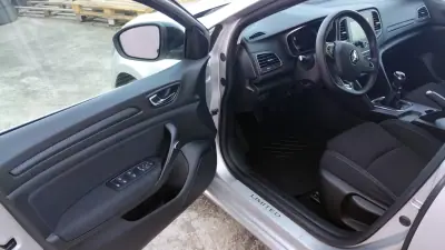 Renault Mégane Sport Tourer 2020 - 13950 EUR, 156000 km - 156000km - foto 14 de 41