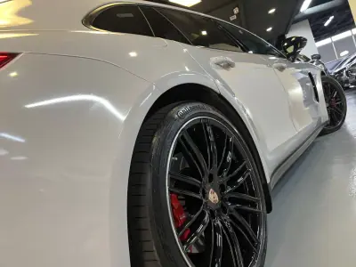 Porsche Panamera Sport Turismo 2020 - 74990 EUR, 120000 km - AUTO.MOTO.pt - 120000km - foto 39 de 56