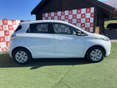 Renault Zoe 2018 - 11490 EUR, 75380 km - AUTO.MOTO.pt - 75380km - foto 2 de 19