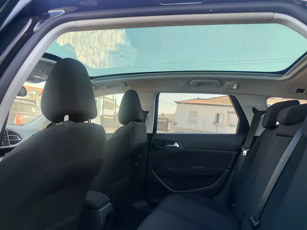 Peugeot 308 SW 2017 - 11890 EUR, 180000 km - 180000km - foto 11 de 18