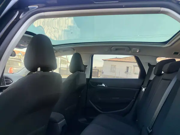 Peugeot 308 SW 2017 - 11890 EUR, 180000 km - AUTO.MOTO.pt - 180000km - foto 11 de 18