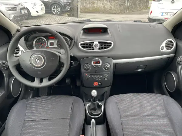Renault Clio 2008 - 3500 EUR, 376787 km - AUTO.MOTO.pt - 376787km - foto 20 de 21