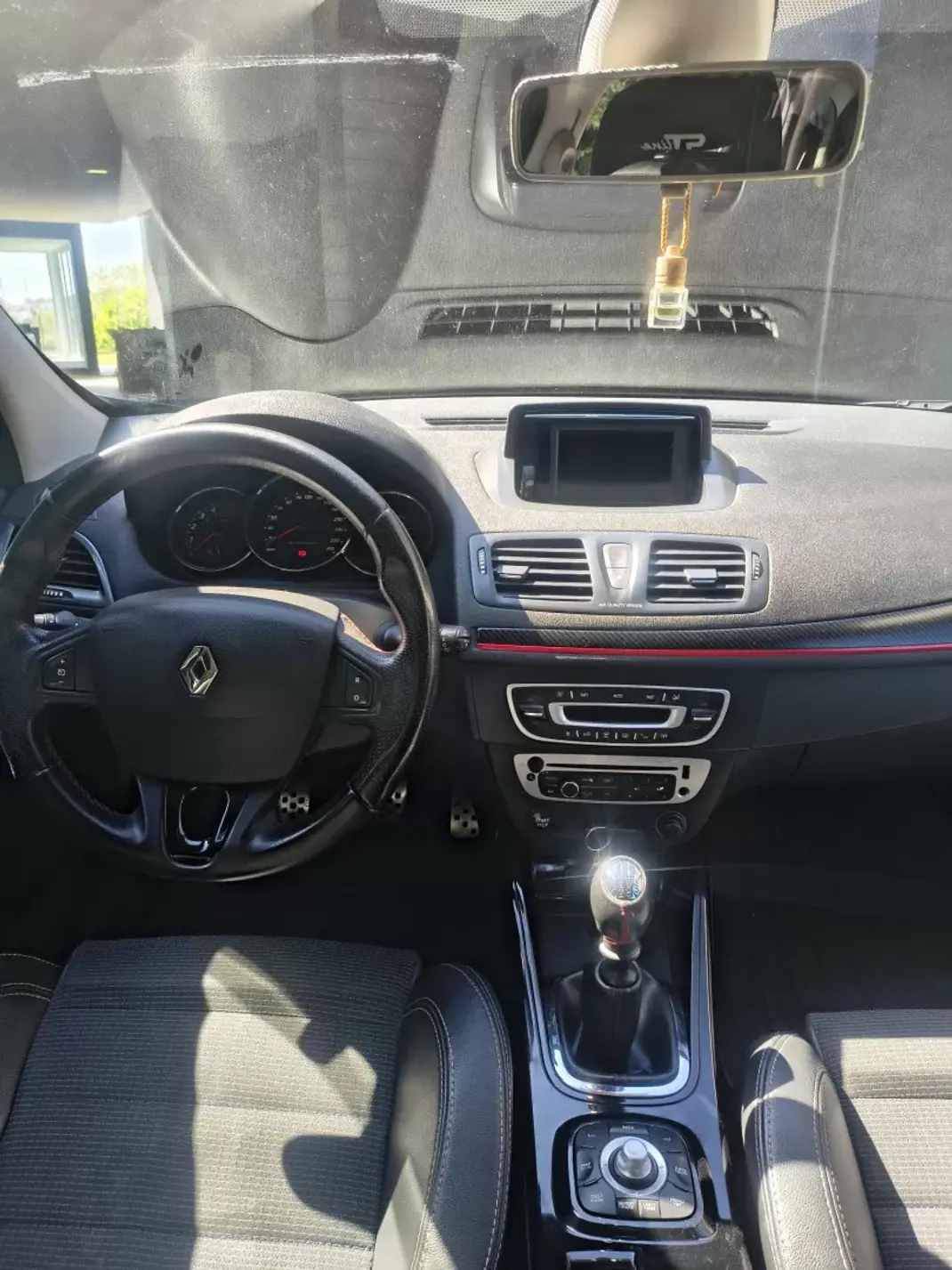 Renault Mégane 2012 - 8500 EUR, 240000 km - AUTO.MOTO.pt - 240000km - foto 11 de 26