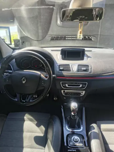 Renault Mégane 2012 - 8500 EUR, 240000 km - AUTO.MOTO.pt - 240000km - foto 11 de 26