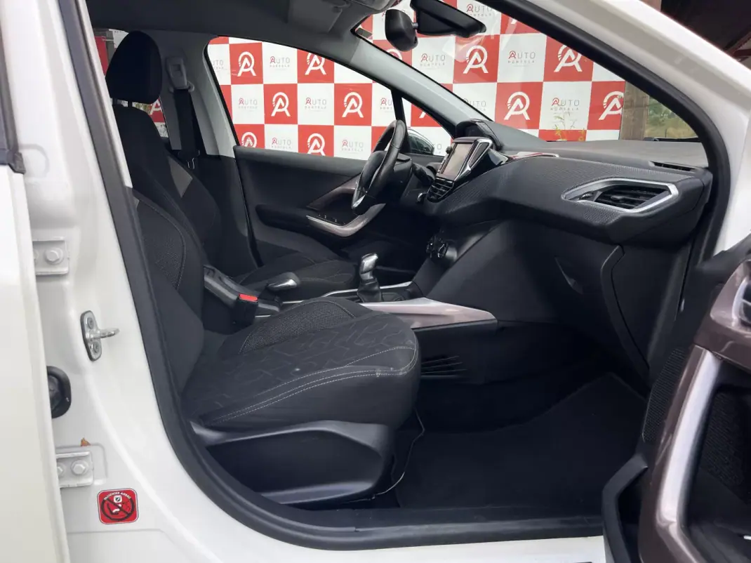 Peugeot 2008 2016 - 10990 EUR, 184350 km - 184350km - foto 12 de 19