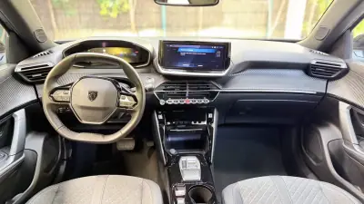 Peugeot e-2008 2025 - 25900 EUR, 13646 km - AUTO.MOTO.pt - 13646km - foto 14 de 22