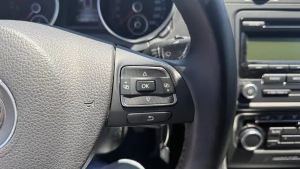 Volkswagen Golf 2010 - 8950 EUR, 141014 km - AUTO.MOTO.pt - 141014km - foto 26 de 43