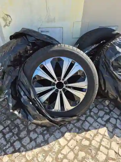 Mercedes-Benz EQC 2023 - 40000 EUR, 31000 km - AUTO.MOTO.pt - 31000km - foto 16 de 16