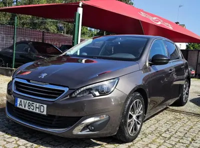 Peugeot 308 2015 - 9500 EUR, 180000 km - AUTO.MOTO.pt - 180000km - foto 4 de 20