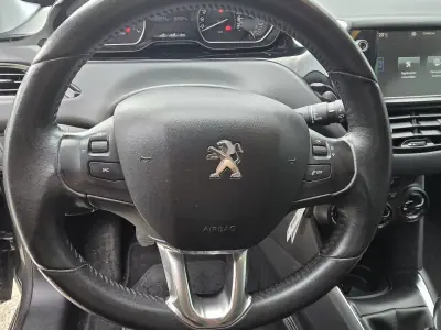 Peugeot 208 2015 - 6000 EUR, 95000 km - foto 5 de 25