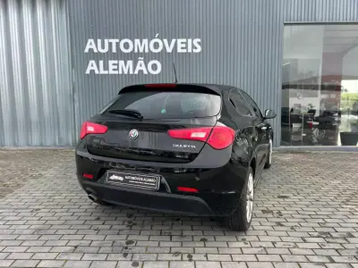 Alfa Romeo Giulietta 2018 - 15950 EUR, 122241 km - AUTO.MOTO.pt - 122241km - foto 7 de 17