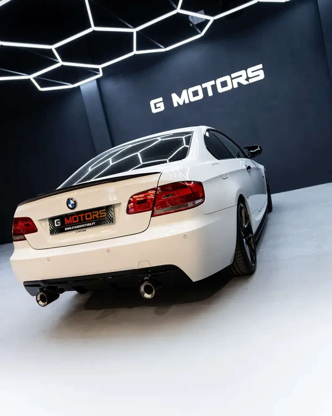 BMW 320 2009 - 15500 EUR, 259900 km - AUTO.MOTO.pt - 259900km - foto 5 de 16