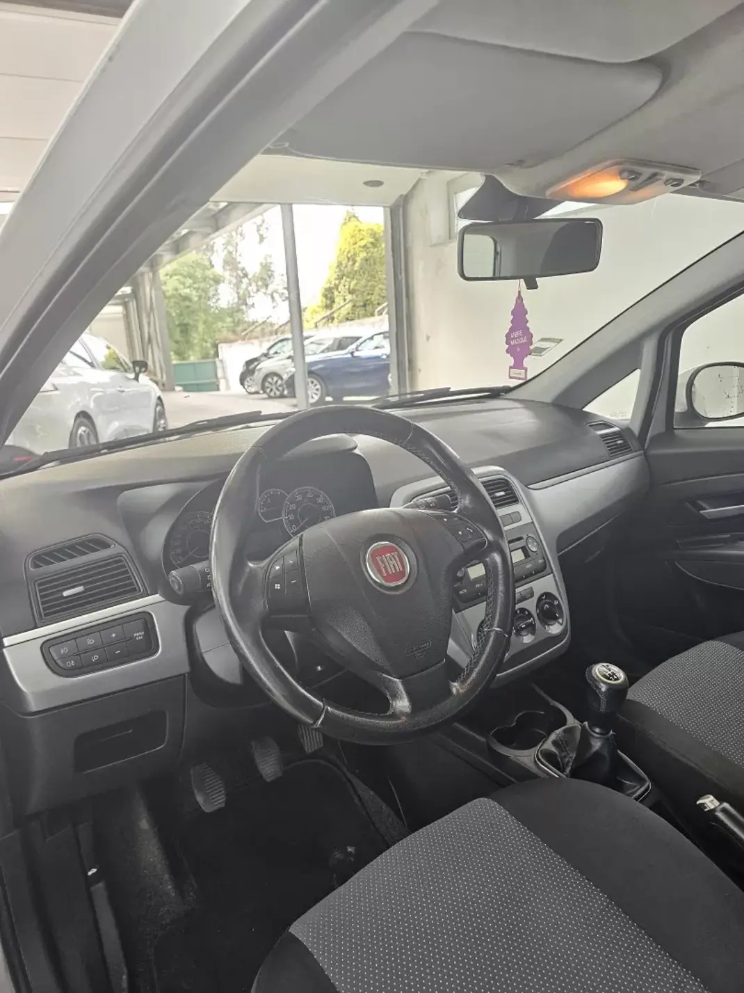 Fiat Grande Punto 2010 - 6000 EUR, 161462 km - AUTO.MOTO.pt - 161462km - foto 23 de 35
