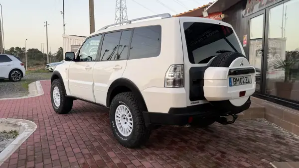 Mitsubishi Pajero 2010 - 29990 EUR, 215000 km - AUTO.MOTO.pt - 215000km - foto 18 de 38