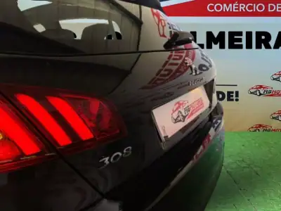 Peugeot 308 2015 - 12500 EUR, 144858 km - AUTO.MOTO.pt - 144858km - foto 8 de 73