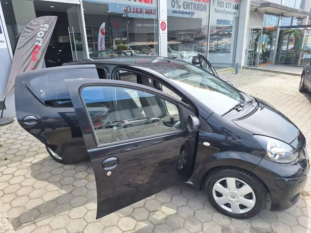 Toyota Aygo 2012 - 5900 EUR, 169000 km - AUTO.MOTO.pt - 169000km - foto 1 de 16