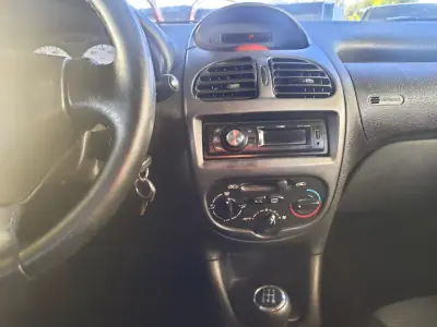 Peugeot 206 SW 2004 - 2500 EUR, 295418 km - AUTO.MOTO.pt - 295418km - foto 8 de 9