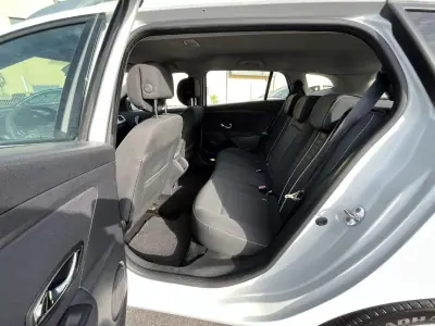 Renault Mégane Sport Tourer 2012 - 6950 EUR, 227000 km - AUTO.MOTO.pt - 227000km - foto 22 de 36
