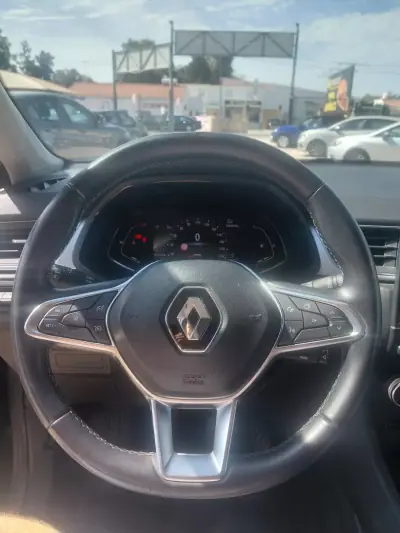 Renault Captur 2023 - 18500 EUR, 88000 km - AUTO.MOTO.pt - 88000km - foto 4 de 11