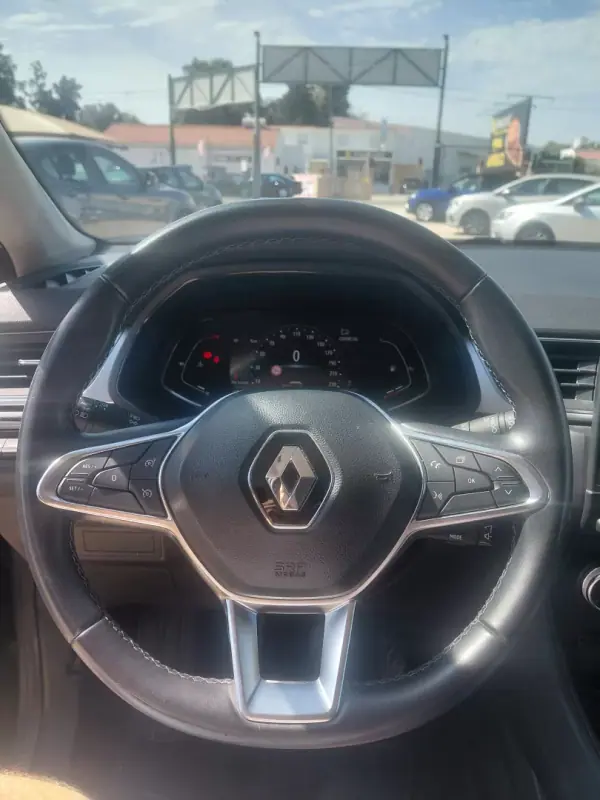 Renault Captur 2023 - 18500 EUR, 88000 km - AUTO.MOTO.pt - 88000km - foto 4 de 11