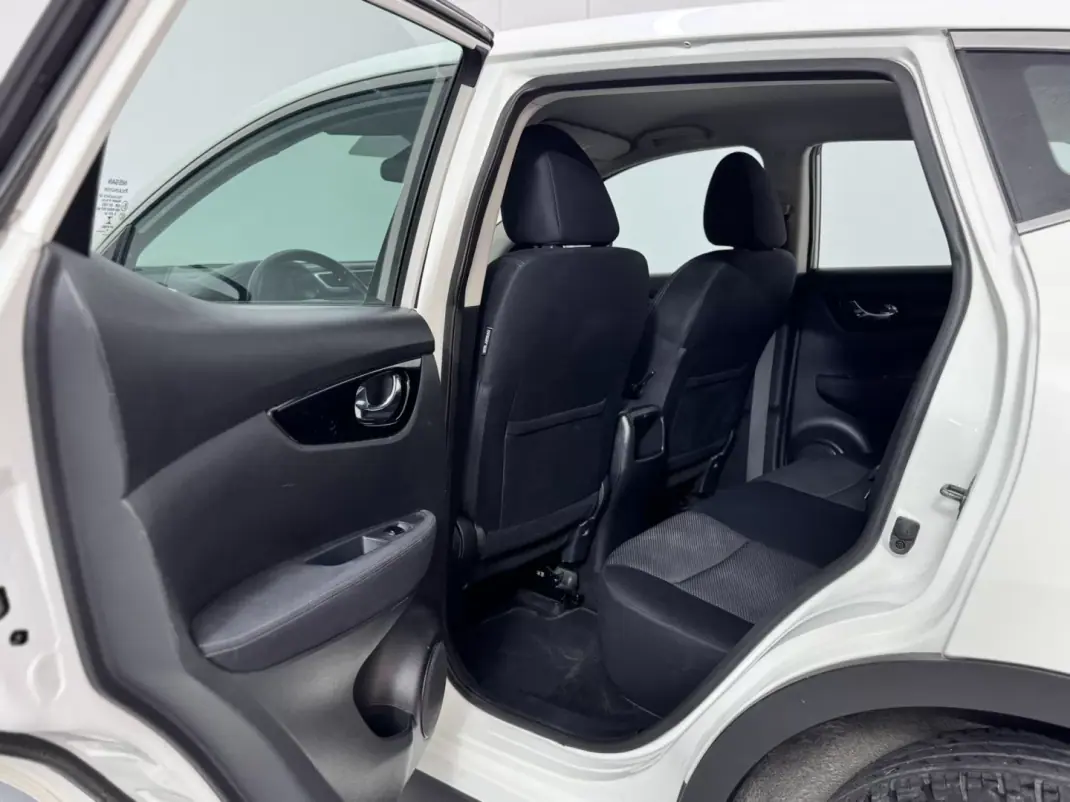Nissan Qashqai 2015 - 13750 EUR, 96000 km - AUTO.MOTO.pt - 96000km - foto 34 de 45