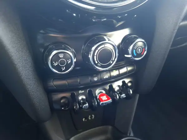MINI 3 Portas 2016 - 12990 EUR, 62793 km - AUTO.MOTO.pt - 62793km - foto 13 de 15