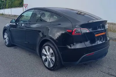 Tesla Model Y 2022 - 33990 EUR, 101500 km - 101500km - foto 5 de 18
