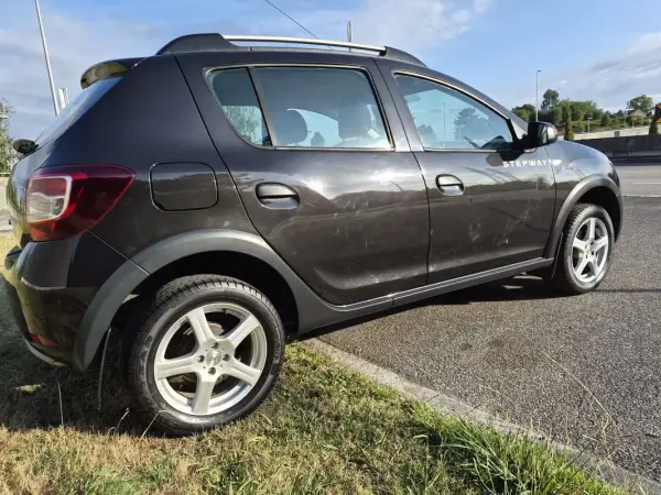 Dacia Sandero 2016 - 10499 EUR, 31976 km - AUTO.MOTO.pt - 31976km - foto 5 de 26