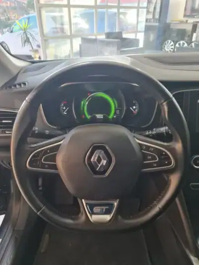Renault Mégane 2016 - 13600 EUR, 152000 km - AUTO.MOTO.pt - 152000km - foto 12 de 21