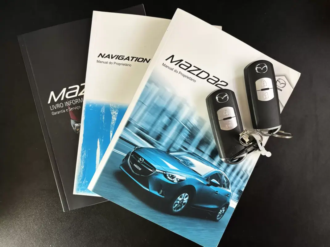 Mazda 2 2015 - 11500 EUR, 75000 km - AUTO.MOTO.pt - 75000km - foto 31 de 33