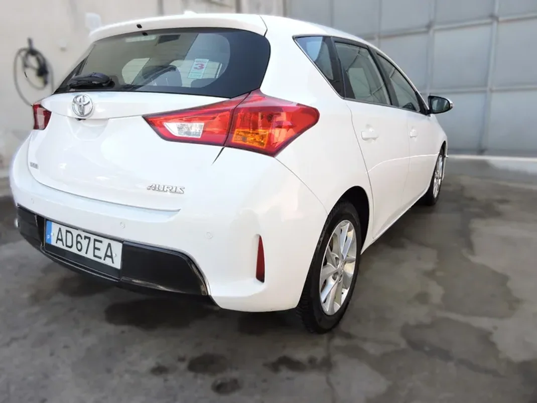 Toyota Auris 2015 - 12750 EUR, 141331 km - 141331km - foto 3 de 15