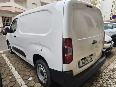 Peugeot Partner 1.5 BlueHDI Pro Longa 3L 2020 - 12900 EUR, 187531 km - AUTO.MOTO.pt - 187531km - foto 4 de 13