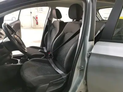 Opel Corsa 2018 - 11900 EUR, 125200 km - AUTO.MOTO.pt - 125200km - foto 4 de 8
