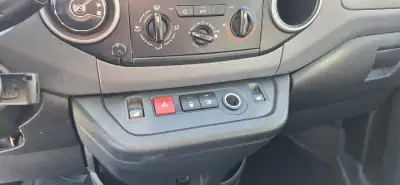 Citroën Berlindo 1.6 HDi Caixa Automatica 2018 - 12000 EUR, 180000 km - AUTO.MOTO.pt - 180000km - foto 12 de 19