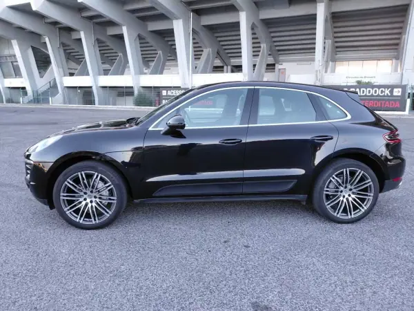 Porsche Macan 2014 - 38490 EUR, 168209 km - AUTO.MOTO.pt - 168209km - foto 4 de 37