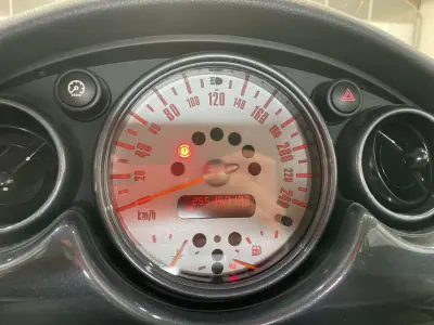 MINI Cooper 2005 - 6990 EUR, 157137 km - AUTO.MOTO.pt - 157137km - foto 6 de 13