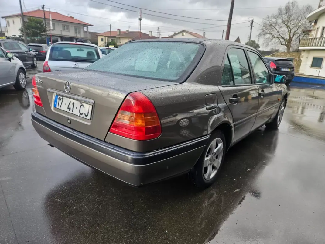 Mercedes-Benz C 180 1993 - 3990 EUR, 183000 km - AUTO.MOTO.pt - 183000km - foto 7 de 19