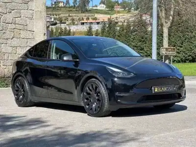 Tesla Model Y 2022 - 39999 EUR, 101000 km - AUTO.MOTO.pt - 101000km - foto 3 de 23