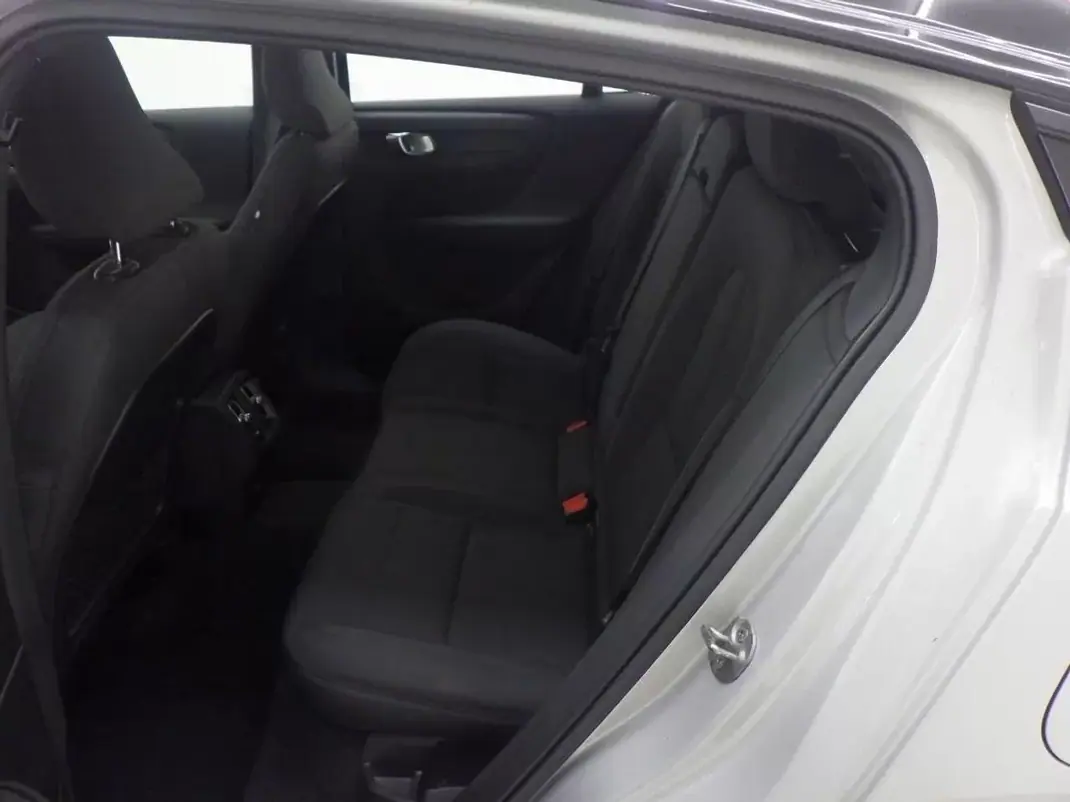 Volvo C40 2021 - 31750 EUR, 84821 km - AUTO.MOTO.pt - 84821km - foto 7 de 11