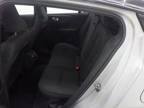 Volvo C40 2021 - 31750 EUR, 84821 km - AUTO.MOTO.pt - 84821km - foto 7 de 11