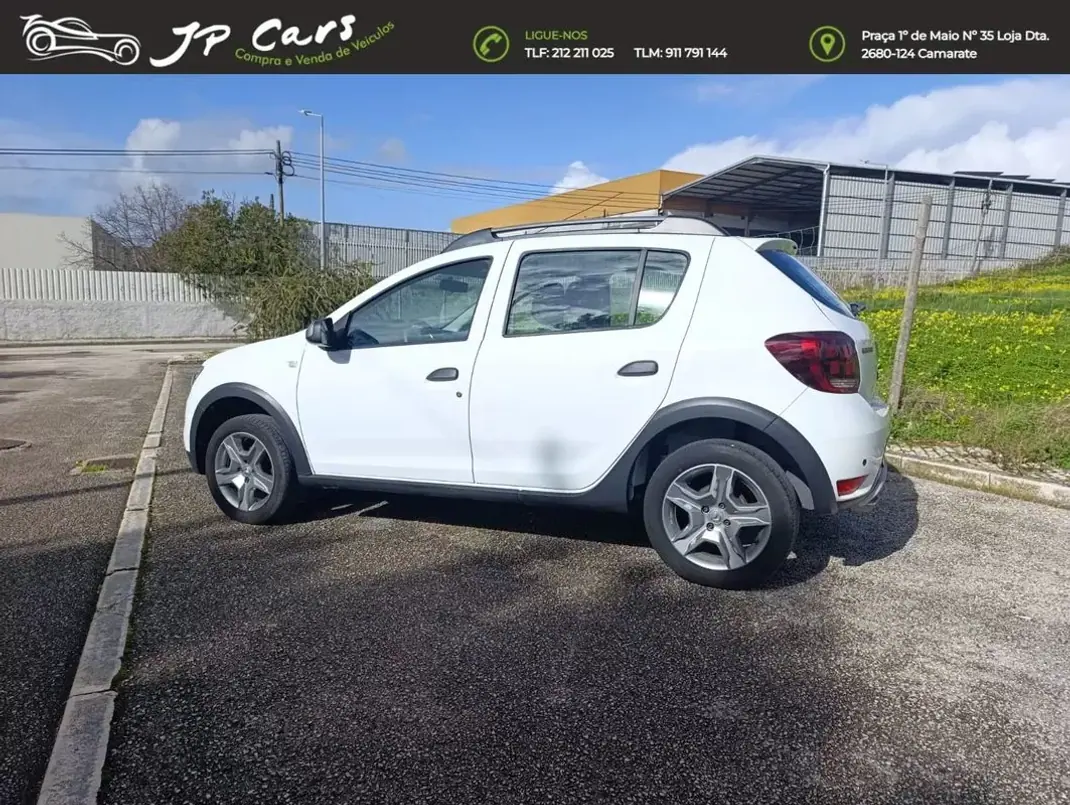 Dacia Sandero 2017 - 9750 EUR, 128440 km - AUTO.MOTO.pt - 128440km - foto 3 de 17