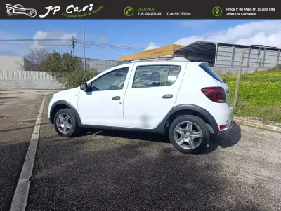 Dacia Sandero 2017 - 9750 EUR, 128440 km - AUTO.MOTO.pt - 128440km - foto 3 de 17